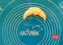 Cheese Croissant Recipe Illustration 9