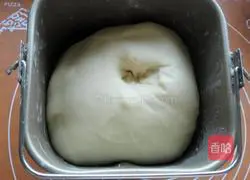 Illustration of how to make bean paste and cranberry toast 4