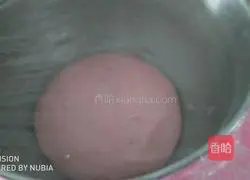 Illustration of how to make dragon fruit rose buns 7