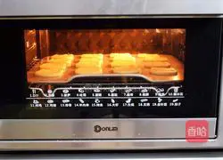 Illustration of how to make cartoon milk biscuits 12