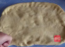 Illustration of how to make Christmas tree bread 4