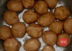Illustration of how to make five-nut mooncakes 2
