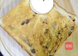 Illustration of how to make peanut butter and strawberry toast 1