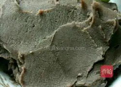 Illustration of how to make Cantonese-style mooncakes with bean paste 11