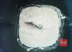 Illustration of how to make Polish egg yolk evaporated milk toast 3