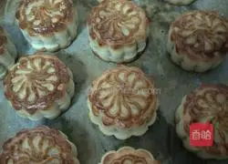 Illustration of how to make five-nut mooncakes 10