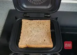 Illustration of how to make jam toast 3