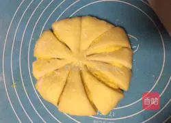 Illustration of how to make customized egg paste buds 15