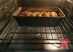 Illustration of how to make chive braided bread 7