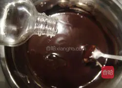 Illustration of how to make black truffle chocolate 6