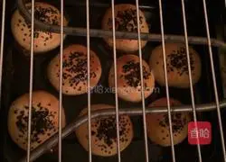 Illustration of how to make traditional mooncakes with fillings 10