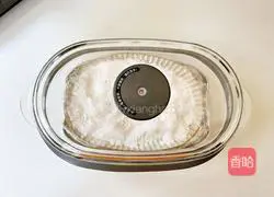 Illustration of how to make fragrant rice mooncakes 4