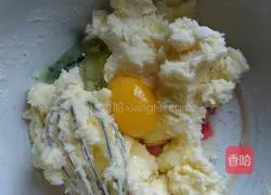 Illustration of how to make wolfberry biscuits 3