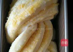 Illustration of how to make braided coconut toast 9