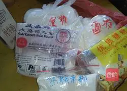 Illustration of how to make strawberry filling mooncakes 1