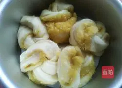 Illustration of how to make coconut bread 17