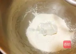 Illustration of how to make fresh meat mooncakes 4