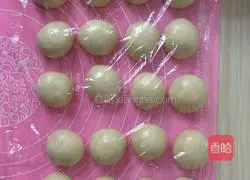 Illustration of how to make white sugar osmanthus mooncakes 10