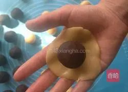 How to make egg yolk and bean paste mooncakes Illustration 9