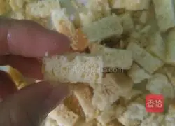 Illustration of making homemade bread crumbs 6