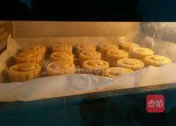 Illustration of how to make fruit-filled mooncakes 17