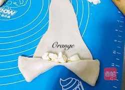 Illustration of how to make seaweed cheese croissants 7
