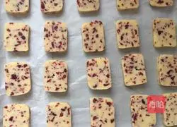 Illustration of how to make cranberry biscuits 8