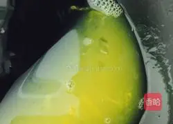 Illustration of how to make toast with egg liquid 3