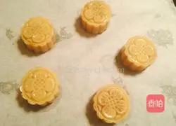 Cantonese egg yolk mooncake recipe 6