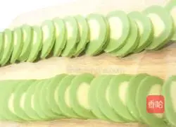 Illustration of how to make kiwi biscuits with green juice 8