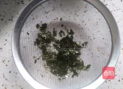 Illustration of how to make seaweed soda crackers 1