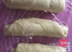 Illustration of how to make light butter toast 9