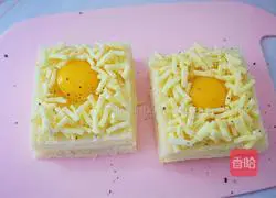 Illustration of how to make egg cheese toast 12