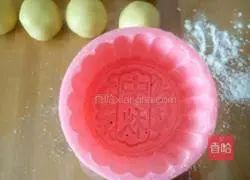  Illustration of how to make milky jujube mooncakes 16