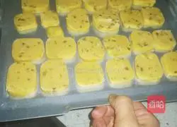 Illustration of how to make raisin butter cookies 7