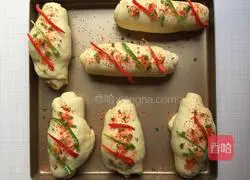 Illustration of how to make spicy onion bread rolls 10