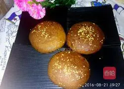 Illustration of how to make rose mixed sugar mooncakes 12