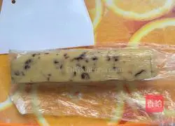 Man Illustration of how to make Yue Mei Biscuits 6