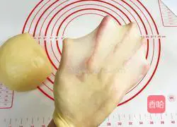 Illustration of how to make meat floss toast 5