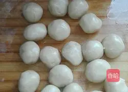 Illustration of how to make black rice stuffed mooncakes 14