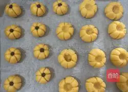 Halloween Spider Pumpkin Cookies Recipe Illustration 10