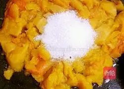 Illustration of how to make Cantonese mooncakes with pumpkin filling 8