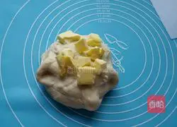 Illustration of how to make butter roll bread 3