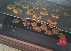 Illustration of how to make cranberry cookies 8