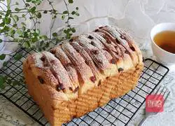 Illustration of how to make rose jam hand-shredded toast 15