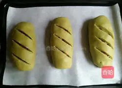 Illustration of how to make matcha red date hard riba bread 15