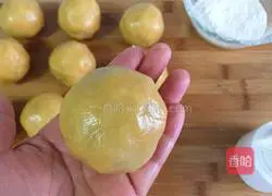 Cantonese five-nut mooncake recipe 7