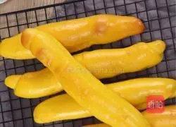 Illustration of how to make pumpkin milk stick bread 16