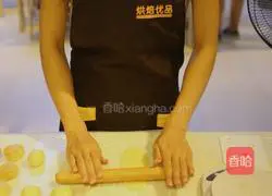 Illustration of different golden mooncake recipes 11