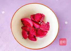 Illustration of how to make dragon fruit snow-skin mooncakes 2